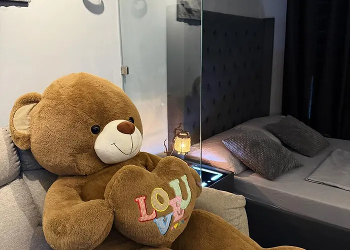 Cozy Luxe Staycation Apartahotel *