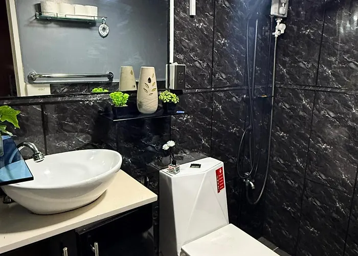 Cozy Luxe Staycation Apartahotel